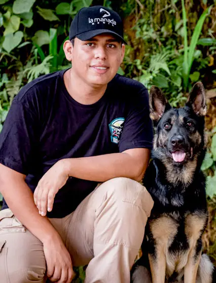 entrenador-profesional-de-perros-de-seguridad-colombia